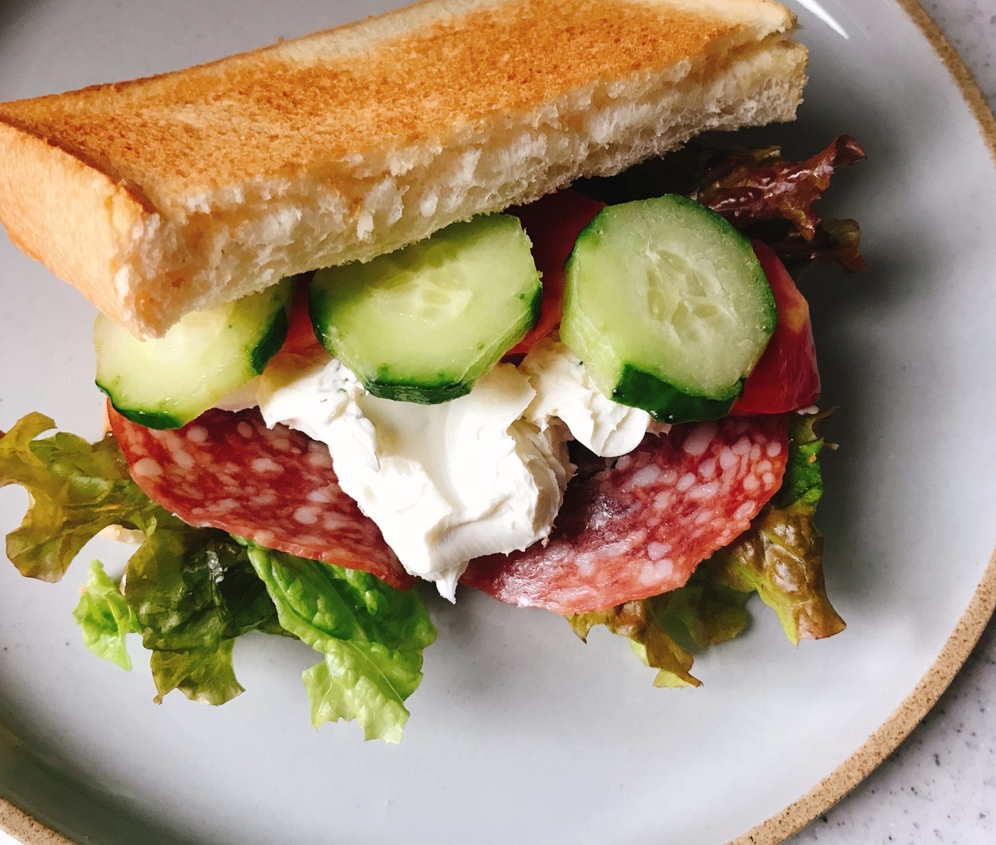 27.サラミとディルクリームチーズのサンド HIBIWAKUsandwich